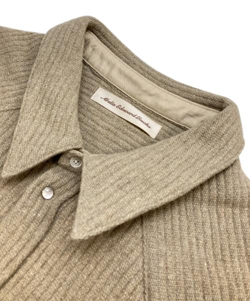 ABELIAEDOWARDGOUCHA（アベリア エドワード ゴーチャ）ABELIAEDOWARDGOUCHA (アベリア エドワード ゴーチャ) EASTER SHIRT ベージュ サイズ:FREEの古着・服飾アイテム