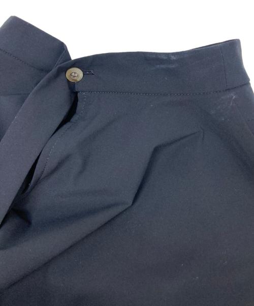 LE PHIL（ル フィル）LE PHIL (ル フィル) SOLOTEXノースリーブブラウススタンドカラーノースリーフフレアブラウス ネイビー サイズ:Fの古着・服飾アイテム