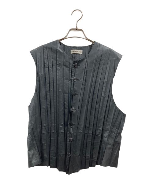 ISSEY MIYAKE MEN（イッセイミヤケメン）ISSEY MIYAKE MEN (イッセイミヤケメン) プリーツノースリーブシャツ ブラック サイズ:Mの古着・服飾アイテム