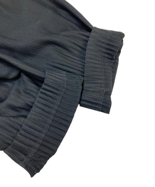 HOMME PLISSE ISSEY MIYAKE（オム プリッセ イッセイ ミヤケ）HOMME PLISSE ISSEY MIYAKE (オム プリッセ イッセイ ミヤケ) erased pleated sarouel pants ブラック サイズ:1の古着・服飾アイテム