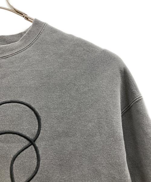 C.E（シーイー）C.E (シーイー) OVERDYE WB HEADS x 4 C.E CREW NECK チャコールグレー サイズ:Mの古着・服飾アイテム