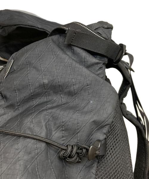 and wander（アンドワンダー）and wander (アンドワンダー) X-Pac 30L backpack ブラックの古着・服飾アイテム