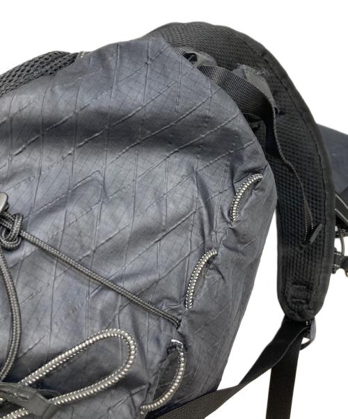 and wander（アンドワンダー）and wander (アンドワンダー) X-Pac 30L backpack ブラックの古着・服飾アイテム