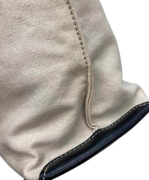 IACUCCI（イアクッチ）IACUCCI (イアクッチ) キャンパスレザーハンドバッグ アイボリー×ブラックの古着・服飾アイテム