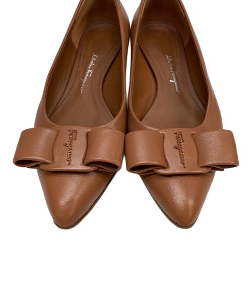 Salvatore Ferragamo（サルヴァトーレ フェラガモ）Salvatore Ferragamo (サルヴァトーレ フェラガモ) ヴァラリボンフラットシューズ ブラウン サイズ:5の古着・服飾アイテム