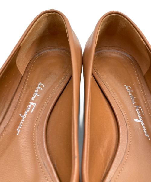 Salvatore Ferragamo（サルヴァトーレ フェラガモ）Salvatore Ferragamo (サルヴァトーレ フェラガモ) ヴァラリボンフラットシューズ ブラウン サイズ:5の古着・服飾アイテム