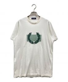 FRED PERRY（フレッドペリー）の古着「ロゴプリントTシャツ」｜ホワイト