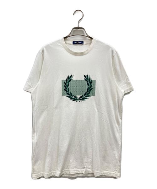FRED PERRY（フレッドペリー）FRED PERRY (フレッドペリー) ロゴプリントTシャツ ホワイト サイズ:Mの古着・服飾アイテム