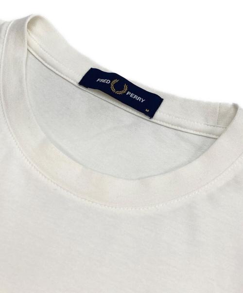 FRED PERRY（フレッドペリー）FRED PERRY (フレッドペリー) ロゴプリントTシャツ ホワイト サイズ:Mの古着・服飾アイテム