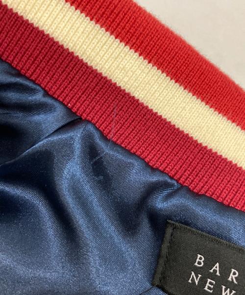 BARNEYS NEWYORK（バーニーズ・ニューヨーク）BARNEYS NEWYORK (バーニーズ・ニューヨーク) 横振り刺繍スカジャン ホワイト×ネイビー サイズ:44の古着・服飾アイテム