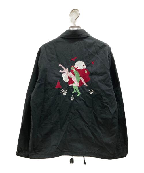 UNDERCOVER（アンダーカバー）UNDERCOVER (アンダーカバー) CARNE BOLLENTE (カルネボレンテ) バック刺繍コーチジャケット ブラック サイズ:2の古着・服飾アイテム