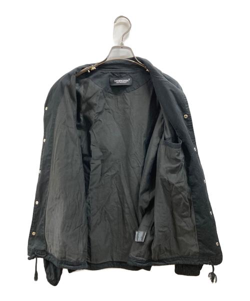UNDERCOVER（アンダーカバー）UNDERCOVER (アンダーカバー) CARNE BOLLENTE (カルネボレンテ) バック刺繍コーチジャケット ブラック サイズ:2の古着・服飾アイテム