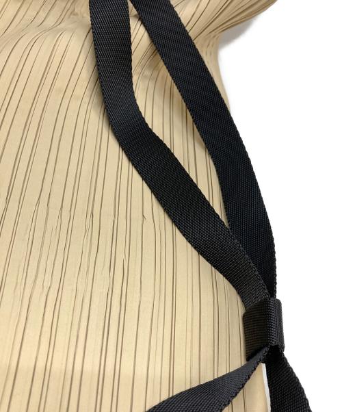 PLEATS PLEASE（プリーツプリーズ）PLEATS PLEASE (プリーツプリーズ) 2WAYプリーツバッグ ベージュの古着・服飾アイテム