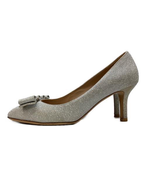 Salvatore Ferragamo（サルヴァトーレ フェラガモ）Salvatore Ferragamo (サルヴァトーレ フェラガモ) ラメグリッターリボンパンプス シルバー サイズ:5 1/2Dの古着・服飾アイテム