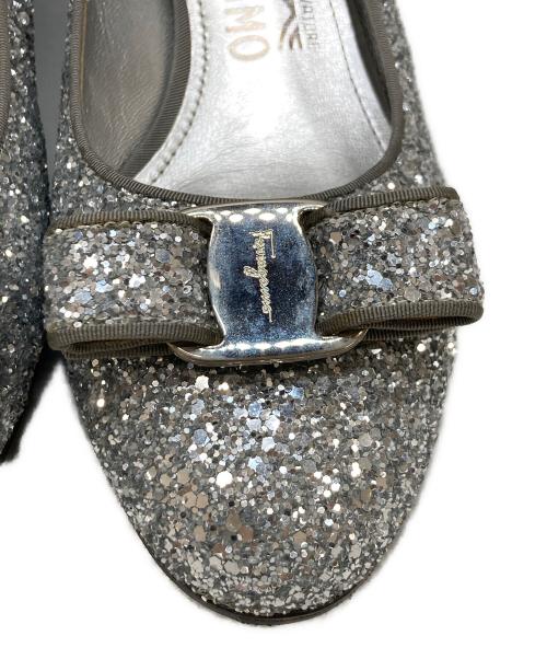 Salvatore Ferragamo（サルヴァトーレ フェラガモ）Salvatore Ferragamo (サルヴァトーレ フェラガモ) ラメグリッターリボンパンプス シルバー サイズ:6 1/2の古着・服飾アイテム