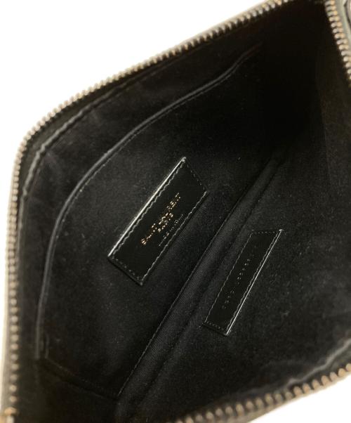 Yves Saint Laurent（イヴサンローラン）Yves Saint Laurent (イヴサンローラン) 型押しポーチ ブラックの古着・服飾アイテム