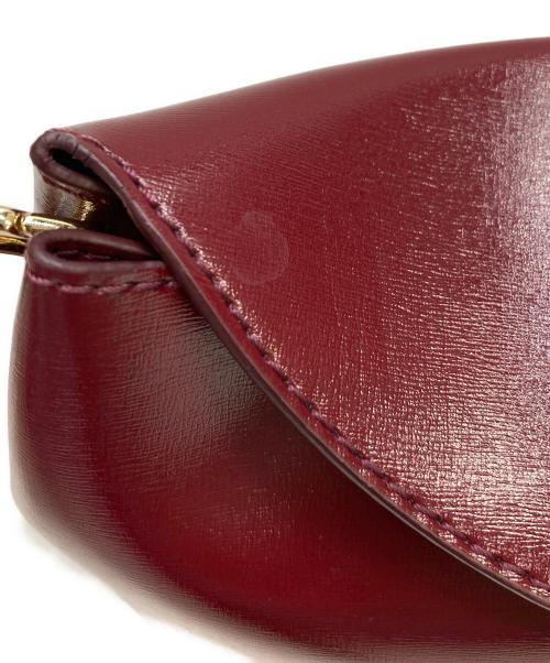 CHARLES & KEITH（チャールズアンドキース）CHARLES & KEITH (チャールズアンドキース) Wisteria メタリックアクセントショルダーバッグ レッドの古着・服飾アイテム