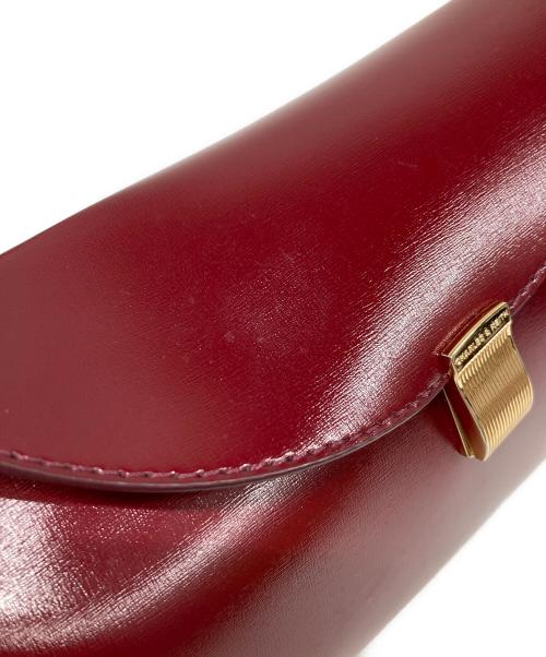 CHARLES & KEITH（チャールズアンドキース）CHARLES & KEITH (チャールズアンドキース) Wisteria メタリックアクセントショルダーバッグ レッドの古着・服飾アイテム
