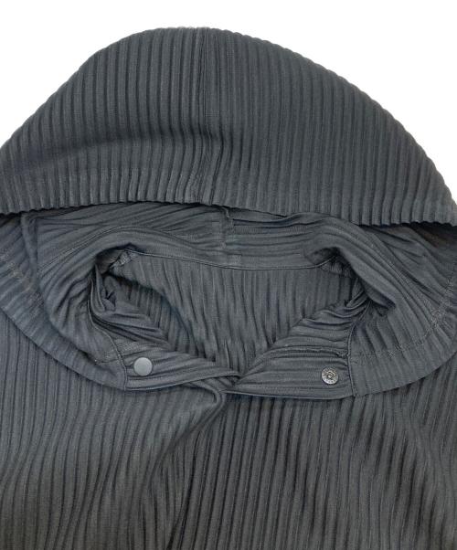 HOMME PLISSE ISSEY MIYAKE（オム プリッセ イッセイ ミヤケ）HOMME PLISSE ISSEY MIYAKE (オム プリッセ イッセイ ミヤケ) プリーツフード付きパーカー ブラック サイズ:2の古着・服飾アイテム