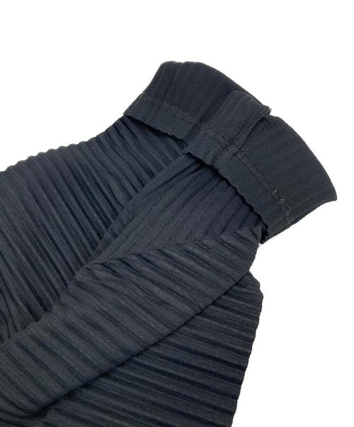 HOMME PLISSE ISSEY MIYAKE（オム プリッセ イッセイ ミヤケ）HOMME PLISSE ISSEY MIYAKE (オム プリッセ イッセイ ミヤケ) プリーツフード付きパーカー ブラック サイズ:2の古着・服飾アイテム