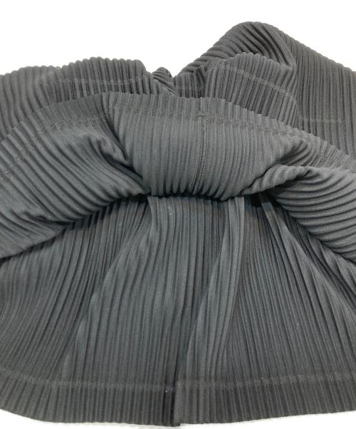 HOMME PLISSE ISSEY MIYAKE（オム プリッセ イッセイ ミヤケ）HOMME PLISSE ISSEY MIYAKE (オム プリッセ イッセイ ミヤケ) プリーツフード付きパーカー ブラック サイズ:2の古着・服飾アイテム