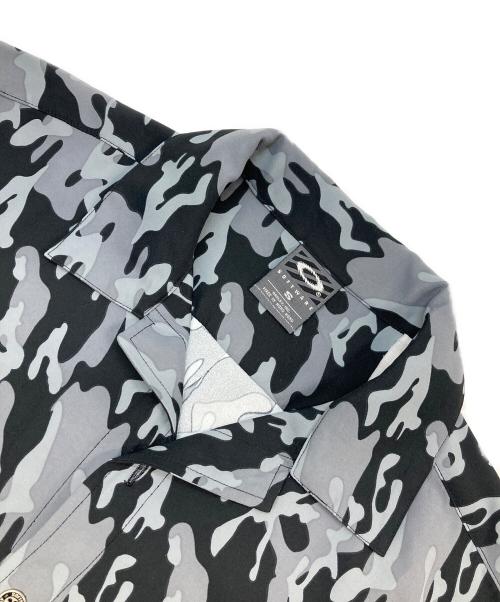 OAKLEY（オークリー）OAKLEY (オークリー) カモフラシャツ グレー サイズ:Sの古着・服飾アイテム