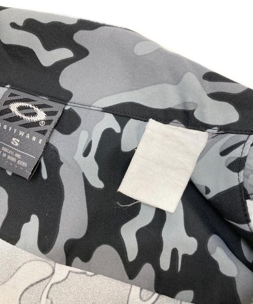OAKLEY（オークリー）OAKLEY (オークリー) カモフラシャツ グレー サイズ:Sの古着・服飾アイテム