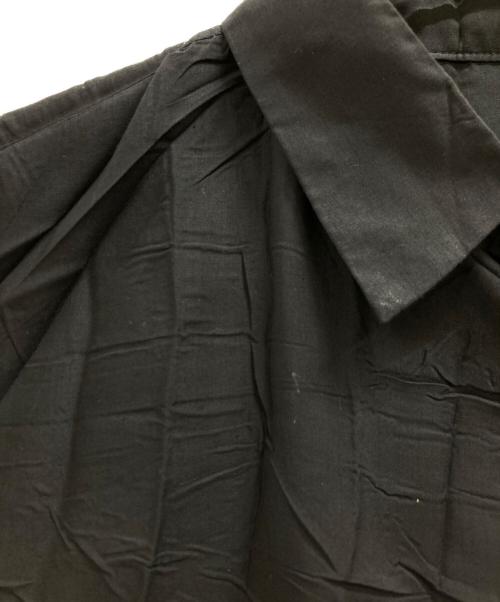 ISSEY MIYAKE（イッセイミヤケ）ISSEY MIYAKE (イッセイミヤケ) ープリーツ フロントポケットロングスリーブシャツ ブラック サイズ:Mの古着・服飾アイテム