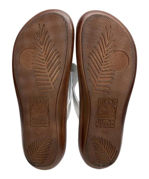 ISLAND SLIPPER（アイランドスリッパ）ISLAND SLIPPER (アイランドスリッパ) フラワー装飾ビーチサンダル シルバー サイズ:6の古着・服飾アイテム