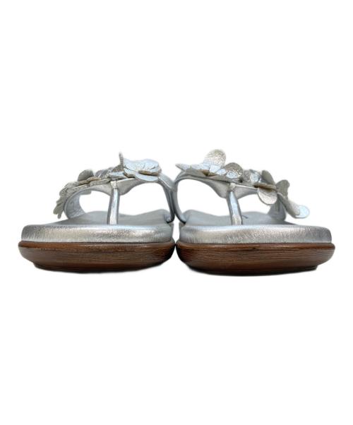 ISLAND SLIPPER（アイランドスリッパ）ISLAND SLIPPER (アイランドスリッパ) フラワー装飾ビーチサンダル シルバー サイズ:6の古着・服飾アイテム