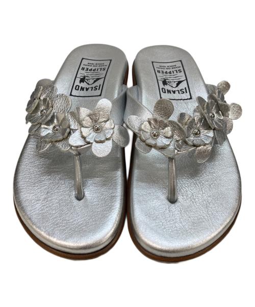 ISLAND SLIPPER（アイランドスリッパ）ISLAND SLIPPER (アイランドスリッパ) フラワー装飾ビーチサンダル シルバー サイズ:6の古着・服飾アイテム
