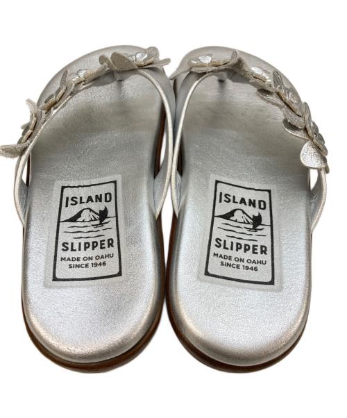 ISLAND SLIPPER（アイランドスリッパ）ISLAND SLIPPER (アイランドスリッパ) フラワー装飾ビーチサンダル シルバー サイズ:6の古着・服飾アイテム