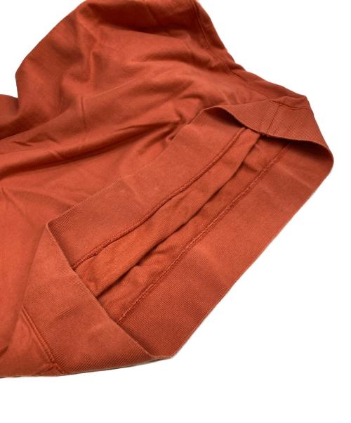 C.P COMPANY（シーピーカンパニー）C.P COMPANY (シーピーカンパニー) ロゴワンポイント長袖カットソー オレンジ サイズ:Lの古着・服飾アイテム