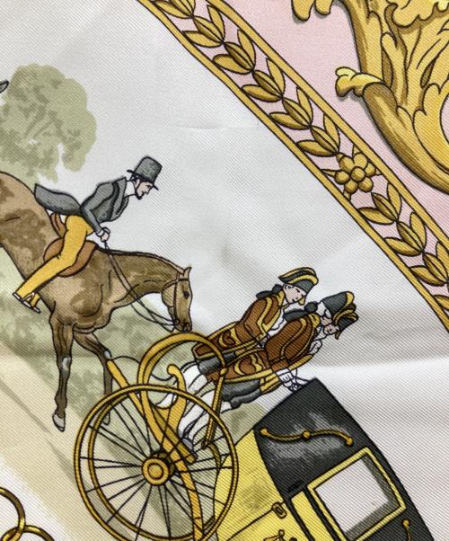 HERMES（エルメス）HERMES (エルメス) カレ 90 LA PROMENADE DE LONGCHAMPS ホワイト×ピンクの古着・服飾アイテム