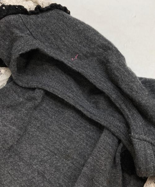 COMME des GARCONS JUNYA WATANABE MAN（コム デ ギャルソン ジュンヤ ワタナベ マン）COMME des GARCONS JUNYA WATANABE MAN (コム デ ギャルソン ジュンヤ ワタナベ マン) レース付きカットソー ホワイト×グレー サイズ:不明(実寸参照)の古着・服飾アイテム