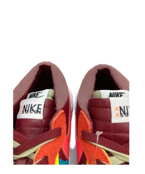 NIKE（ナイキ）NIKE (ナイキ) sacai (サカイ) KAWS (カウズ) Blazer Low バーガンディー サイズ:26 未使用品の古着・服飾アイテム
