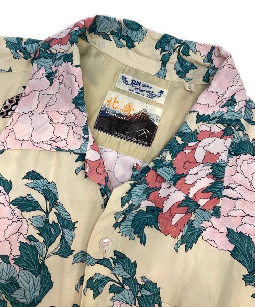 Sun Surf（サンサーフ）Sun Surf (サンサーフ) 葛飾北斎 (カツシカホクサイ) SPECIAL EDITION “牡丹に胡蝶” アロハシャツ ベージュ×ピンク サイズ:Lの古着・服飾アイテム