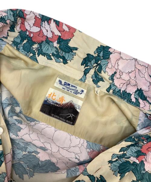 Sun Surf（サンサーフ）Sun Surf (サンサーフ) 葛飾北斎 (カツシカホクサイ) SPECIAL EDITION “牡丹に胡蝶” アロハシャツ ベージュ×ピンク サイズ:Lの古着・服飾アイテム