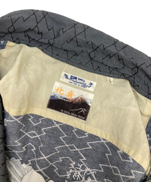 Sun Surf（サンサーフ）Sun Surf (サンサーフ) 葛飾北斎 (カツシカホクサイ) SPECIAL EDITION “画本武蔵鐙” アロハシャツ グレー サイズ:Lの古着・服飾アイテム