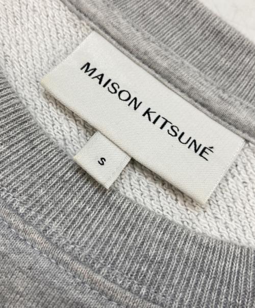 maison kitsune（メゾンキツネ）MAISON KITSUNE (メゾンキツネ) DRESSED FOX REGULAR SWEATSHIRT グレー サイズ:Sの古着・服飾アイテム