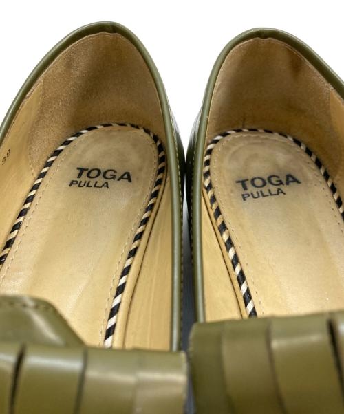 TOGA PULLA（トーガ プルラ）TOGA PULLA (トーガ プルラ) フリンジローファー オリーブ サイズ:38の古着・服飾アイテム