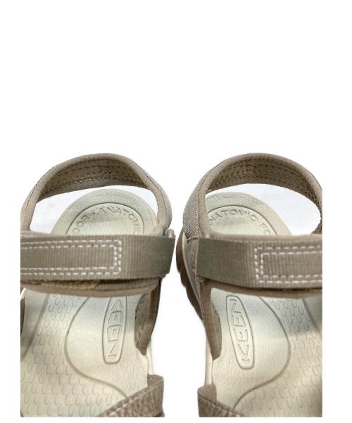 KEEN（キーン）KEEN (キーン) ウィメンズ ローズ サンダル ベージュ サイズ:24.5の古着・服飾アイテム