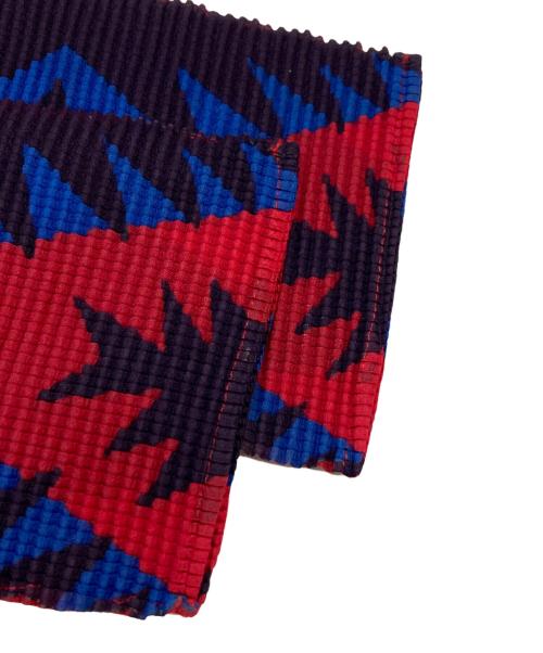 ISSEY MIYAKE（イッセイミヤケ）ISSEY MIYAKE (イッセイミヤケ) 総柄 ハイネックプリーツカットソー レッド×ブルー サイズ:不明(実寸参照)の古着・服飾アイテム