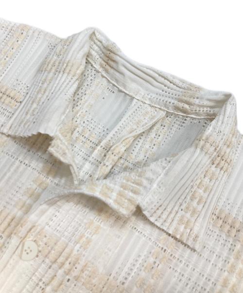 HOMME PLISSE ISSEY MIYAKE（オム プリッセ イッセイ ミヤケ）HOMME PLISSE ISSEY MIYAKE (オム プリッセ イッセイ ミヤケ) LACE GRID PLEATS ベージュ×ホワイト サイズ:3の古着・服飾アイテム