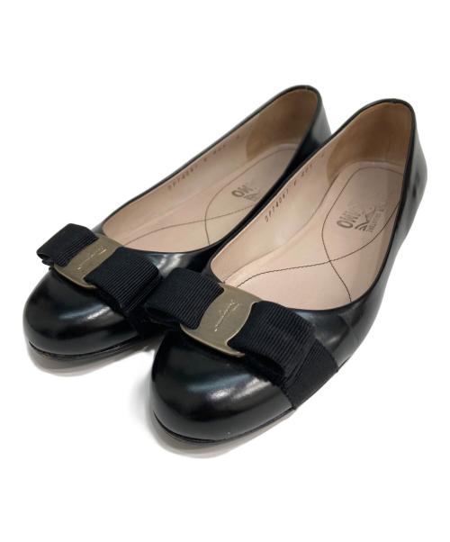 Salvatore Ferragamo（サルヴァトーレ フェラガモ）Salvatore Ferragamo (サルヴァトーレ フェラガモ) VARINA ヴァラリボン レザーパンプス ブラック サイズ:6の古着・服飾アイテム
