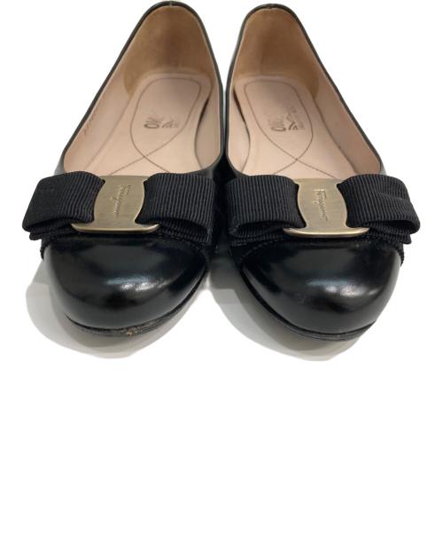 Salvatore Ferragamo（サルヴァトーレ フェラガモ）Salvatore Ferragamo (サルヴァトーレ フェラガモ) VARINA ヴァラリボン レザーパンプス ブラック サイズ:6の古着・服飾アイテム