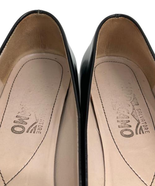 Salvatore Ferragamo（サルヴァトーレ フェラガモ）Salvatore Ferragamo (サルヴァトーレ フェラガモ) VARINA ヴァラリボン レザーパンプス ブラック サイズ:6の古着・服飾アイテム