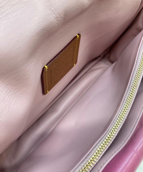 COACH（コーチ）COACH (コーチ) ピロー タビー ショルダー バッグ オレンジ×ピンクの古着・服飾アイテム
