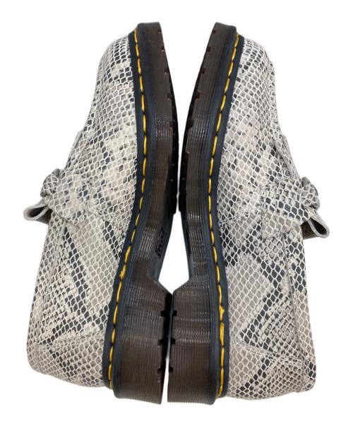 Dr.Martens（ドクターマーチン）Dr.Martens (ドクターマーチン) ヘビ柄 エイドリアン スナッフル ローファー　タッセルローファー ブラック×グレー サイズ:USＭ7の古着・服飾アイテム