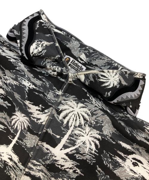 A BATHING APE（アベイシングエイプ）A BATHING APE (アベイシングエイプ) BAPE Palm Tree Camo Relaxed Fit Shark Full Zip Hoodie ホワイト×ブラック サイズ:Mの古着・服飾アイテム